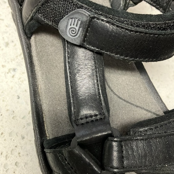 Teva waterproof black leather sandals With two size adjustments. Size 7. - Picture 4 of 12